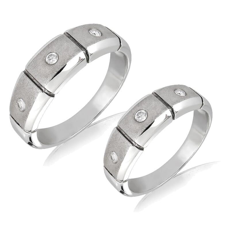 18K Gold and 0.18 Carat E Color and VS Clarity Diamond Couple Ring