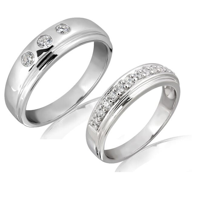 18K Gold and 0.30 Carat E Color and VS Clarity Diamond Couple Ring