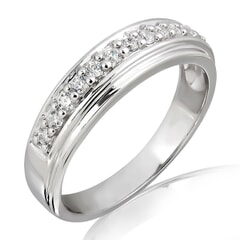 18K Gold and 0.10 Carat E Color VS Clarity Lady's Diamond Band