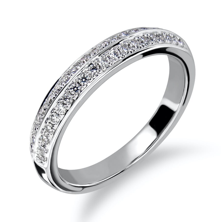 18K Gold and 0.30 Carat F-G Color VS Clarity Lady's Diamond Band
