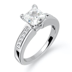 18KT Gold and 0.30 carat Side Diamond Engagement Ring with Certificate