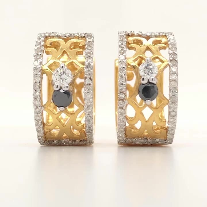 18K Gold and White diamond 0.67 carat and Black Diamond 0.20 carat Earring